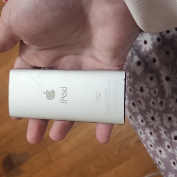 I pod nano 4th generation (no wire included) - Picture 2 of 3